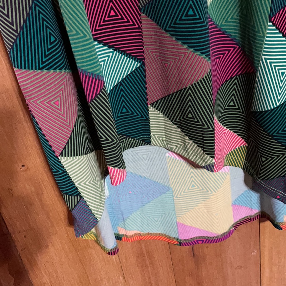 LulaRoe Irma tunic hi-lo hem shirt.  Small - Picture 6 of 8